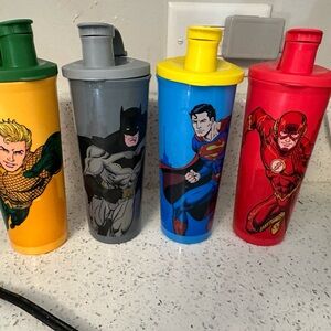 Tupperware set of 4 Superhero 16 oz Tumblers with Lids